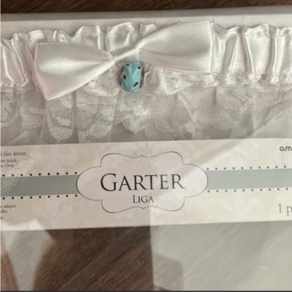 🆕 Brand new Garter Belt in White w/lace and a Charm Accent bead for future use - Picture 2 of 4